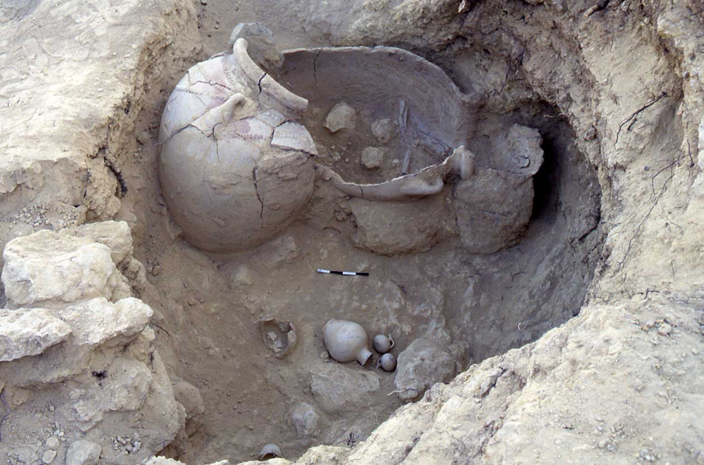 Enterramiento minoico en pithos, Limenaria (Creta), edad del bronce