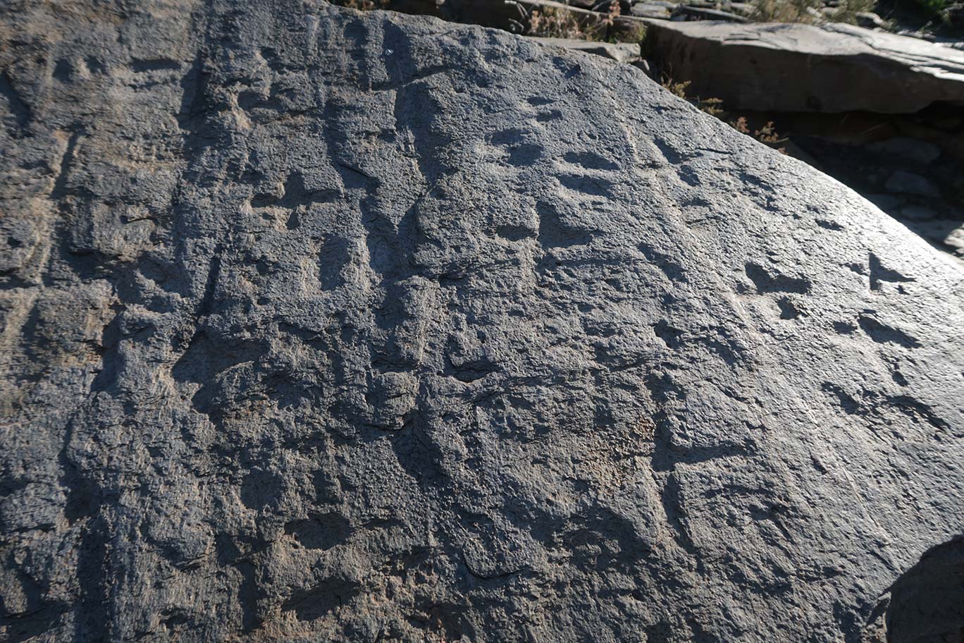 Piedra de Las Pezuñas, necrópolis de Los Milanes, Abla