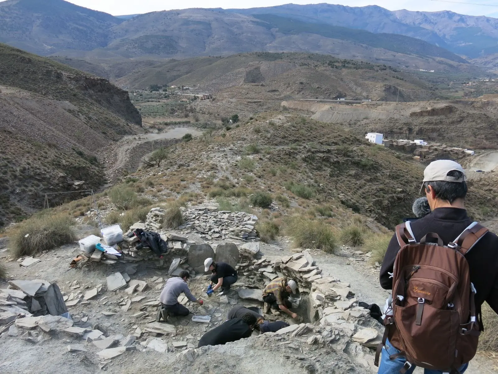 Panoramica general del yacimiento de Los Milanes. La necrópolis está compuesta de un total de 18 sepulturas de las que 3 ya se han excavado