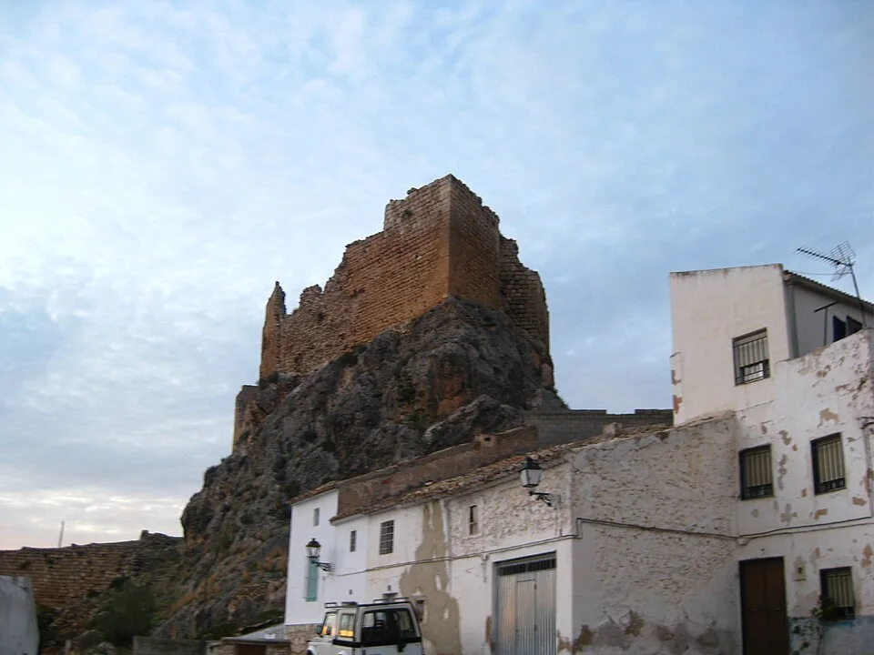 Vista exterior del castillo de Bedmar en 2012.