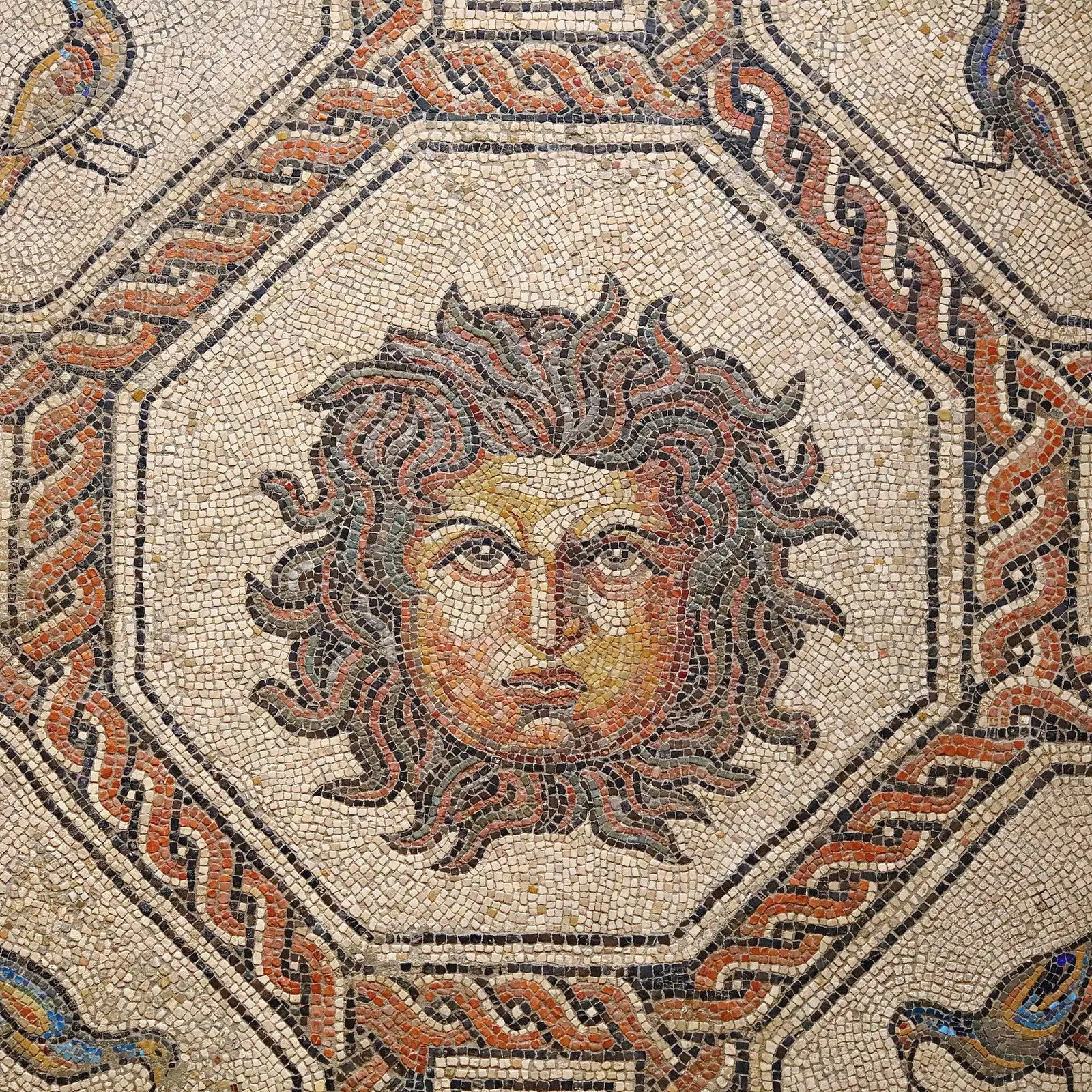 Otro mosaico romano de Medusa, conservado en el Museo Arqueológico Nacional de Madrid