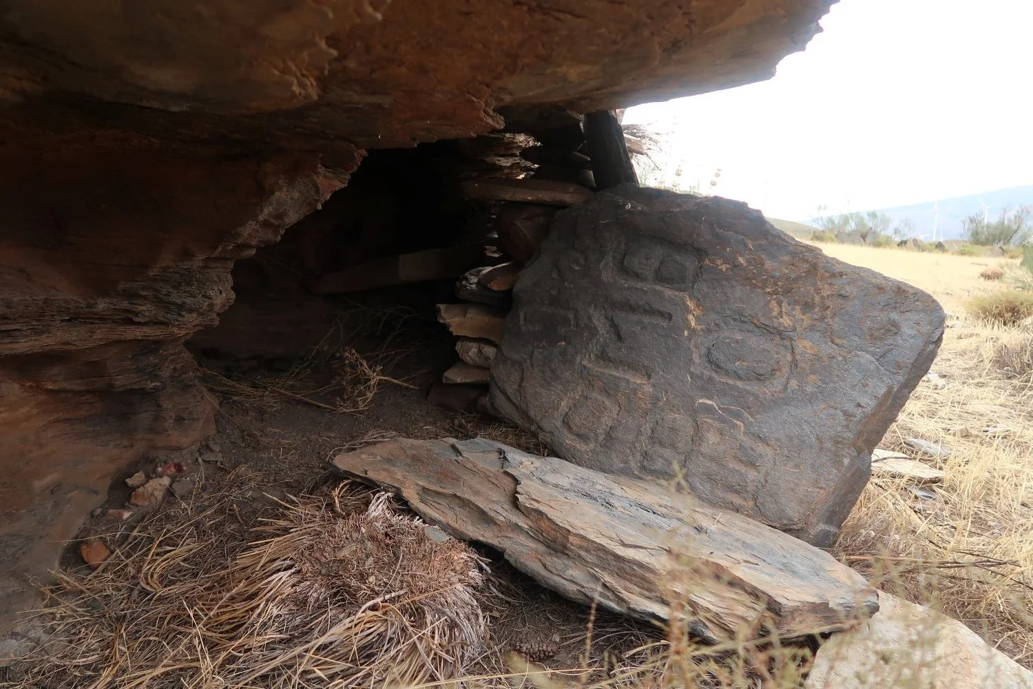 Estela de Escúllar en el interior del refugio