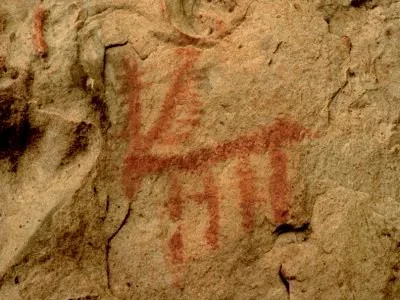 Ejemplo de arte rupestre esquemático. Cueva de Bacinete, Los Barrios, Cádiz