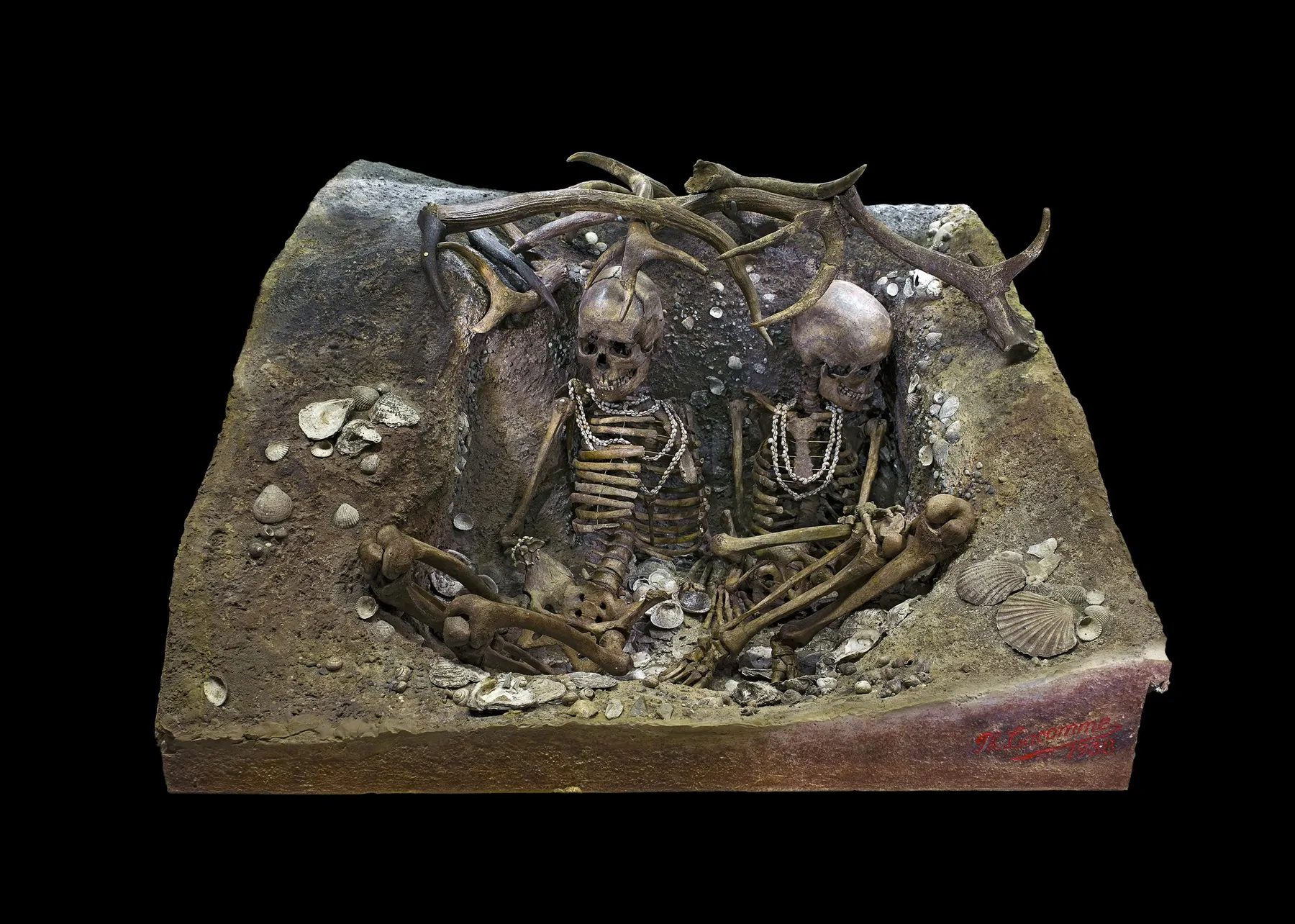Presentación museística de una sepultura de Téviec