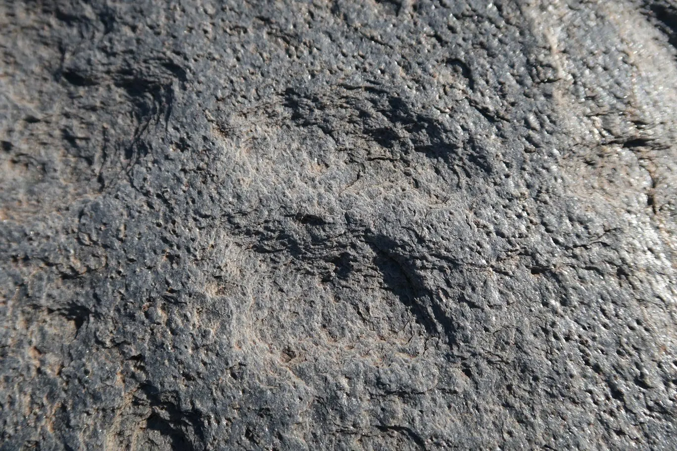 Piedra de Las Pezuñas, necrópolis de Los Milanes, Abla