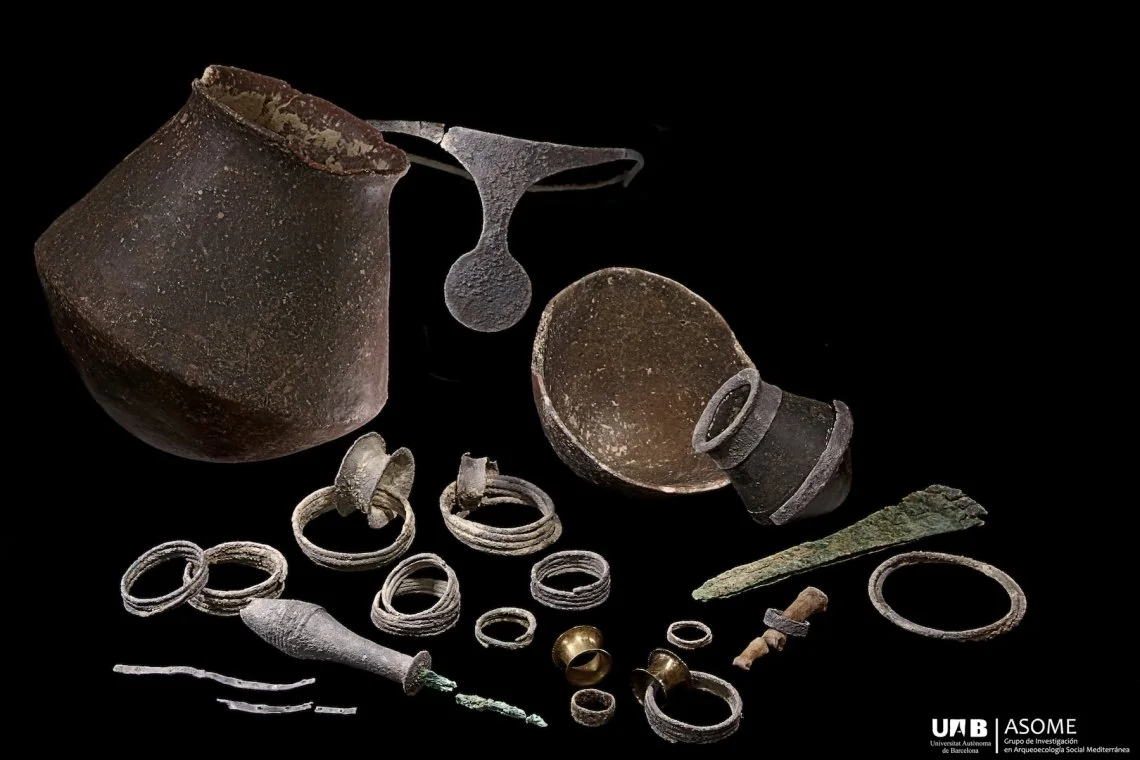 Piezas del ajuar encontrado en la tumba 38 del yacimiento de La Almoloya, Pliego, Murcia. Fuente: UAB/ASOME