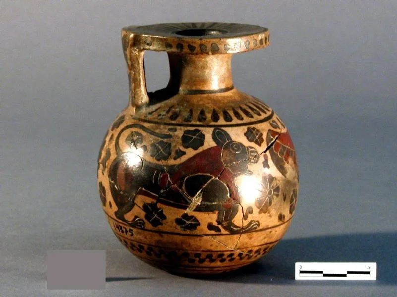 Aríbalo de probable manufactura etrusca-corintia encontrado en Baria. Fuente: Red Ceres / Museo de Almería