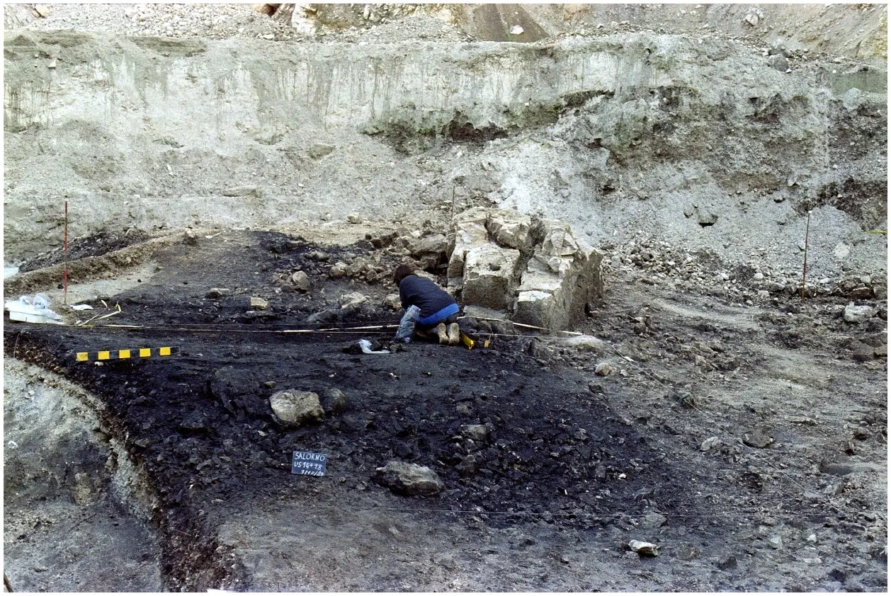 Plataforma de cremación de Salorno durante la excavación de 1987