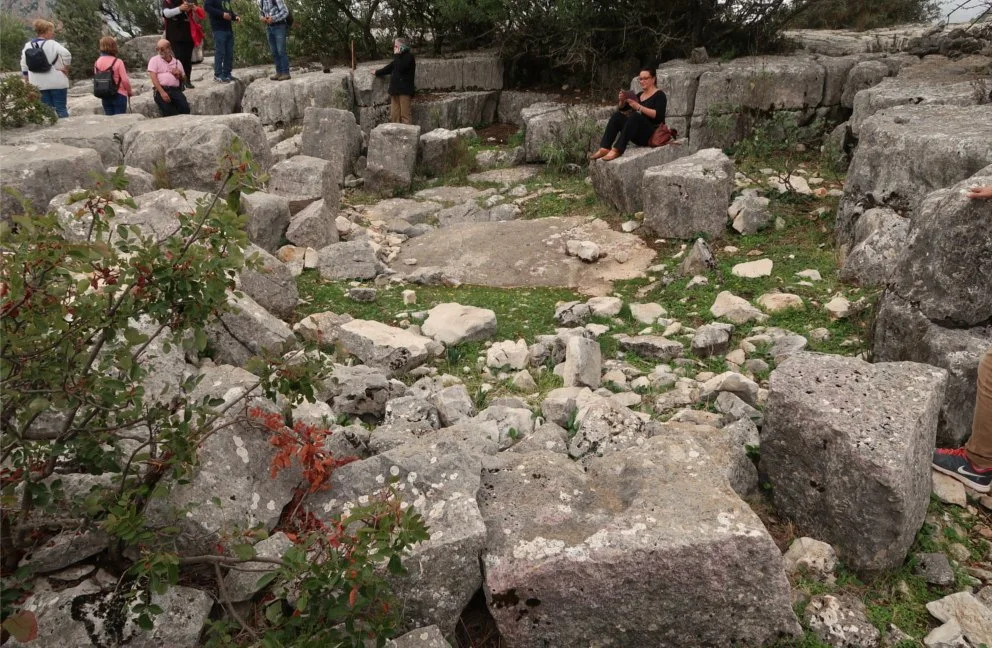 Posible cantera del asentamiento calcolítico o neolítico, las piedras aparentan haber sido labradas sin hacer uso de elementos metálicos