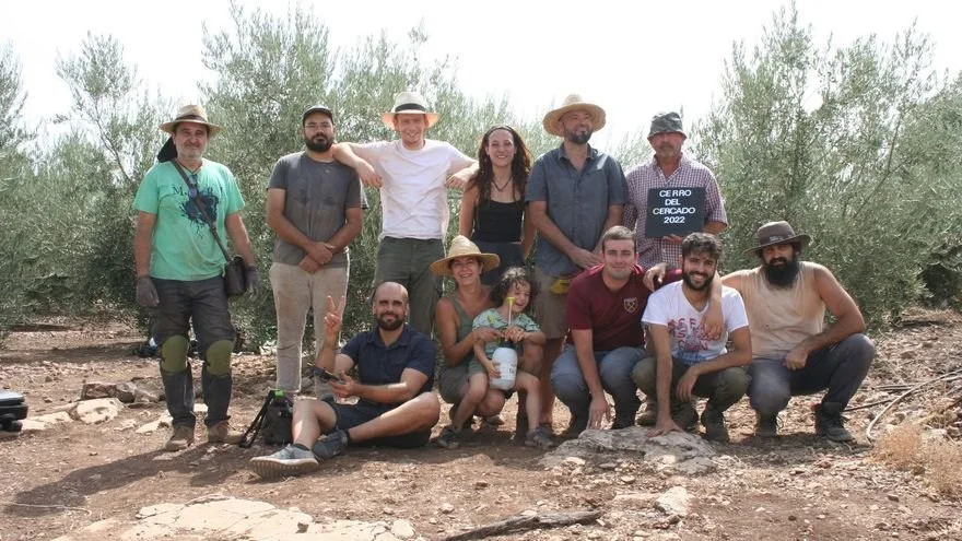 Foto de familia de los arqueólogos que han llevado a cabo esta excavación - Cordopolis