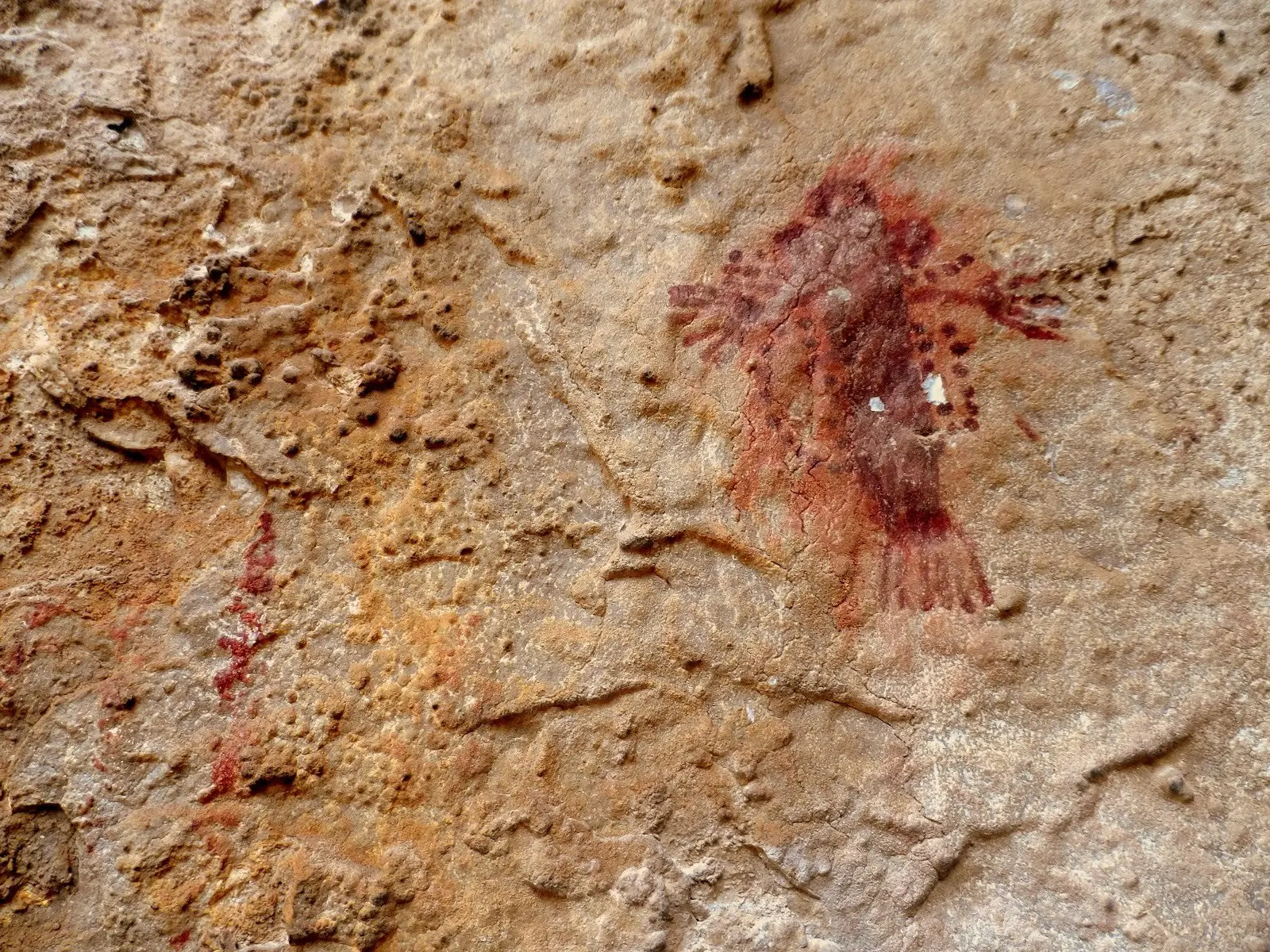 "Abrigo de la Diosa", uno de las pinturas más destacadas del conjunto rupestre de Río Frío. Fuente: Club de montaña Rumbo Norte de Jaén