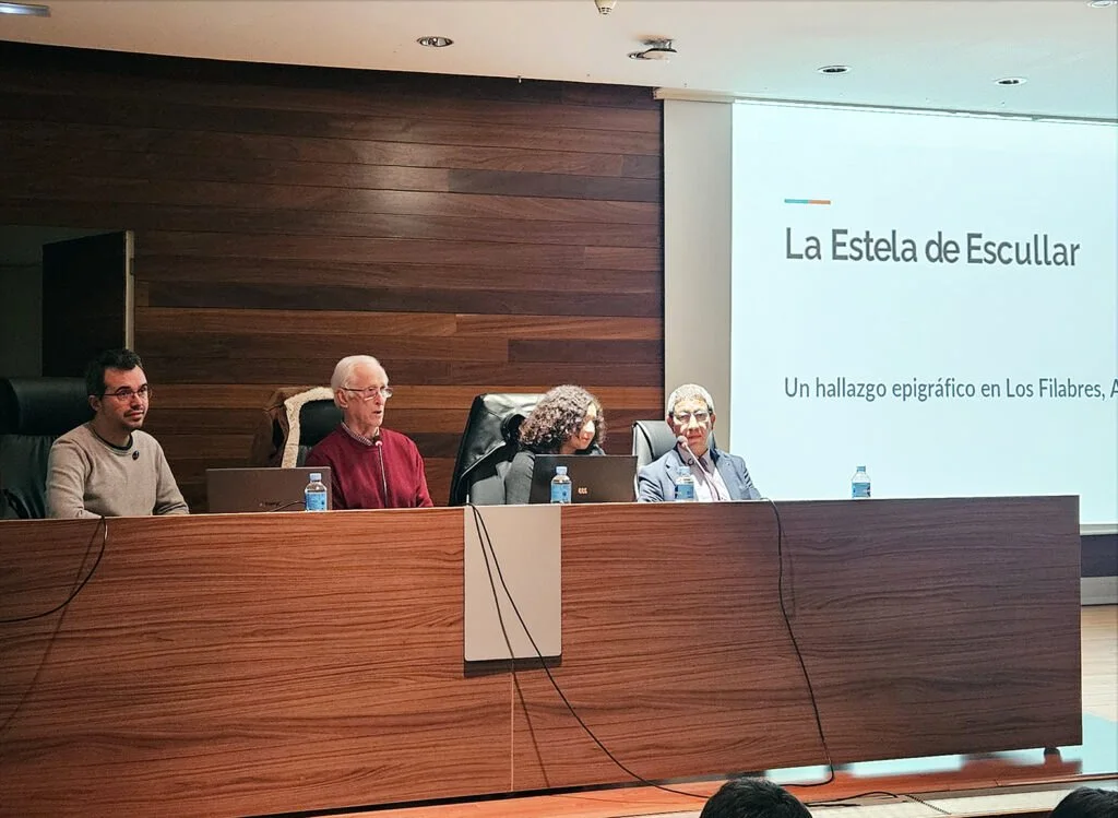 Conferencia 'La Estela de Escúllar y las escrituras líbico-bereber' en el Museo de Almería