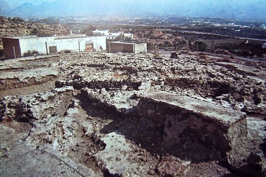 Excavación del Cerro de las Agüicas, cerca de la barriada de 'El Chuche', Benahadux. Fuente: arqueolugares.blogspot.com