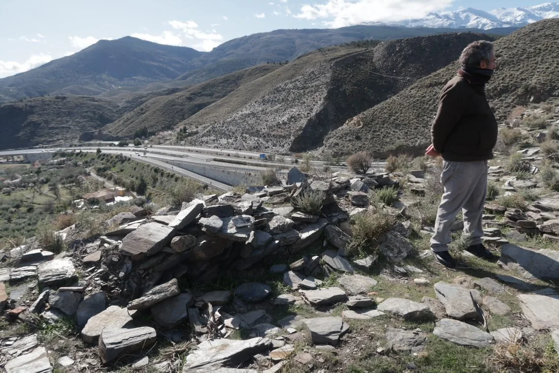 Restos de la posible muralla defensiva. Peñón de las Juntas