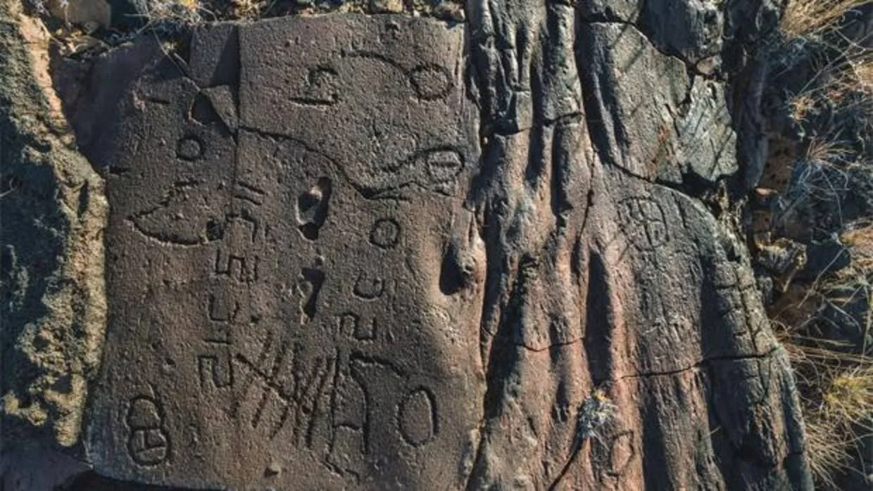 Inscripción líbico-bereber (tifinagh) en Canarias, isla de Hierro / abc.com
