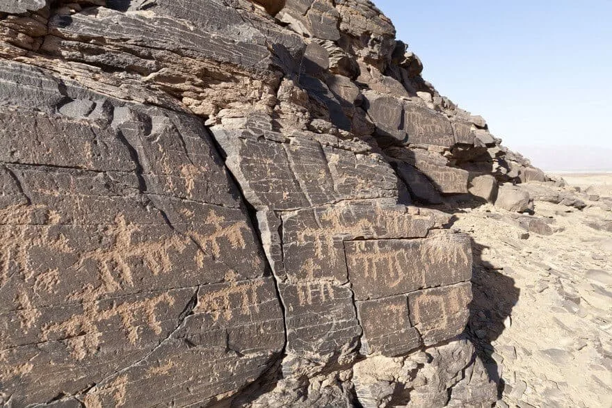 Grabados rupestres de Foum Chenna. Tinzouline, Marruecos - www.prehistoire-du-maroc.com