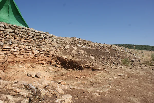 Muralla de Villavieja intervenida. Fuente: Villaviejaprehistorica.com