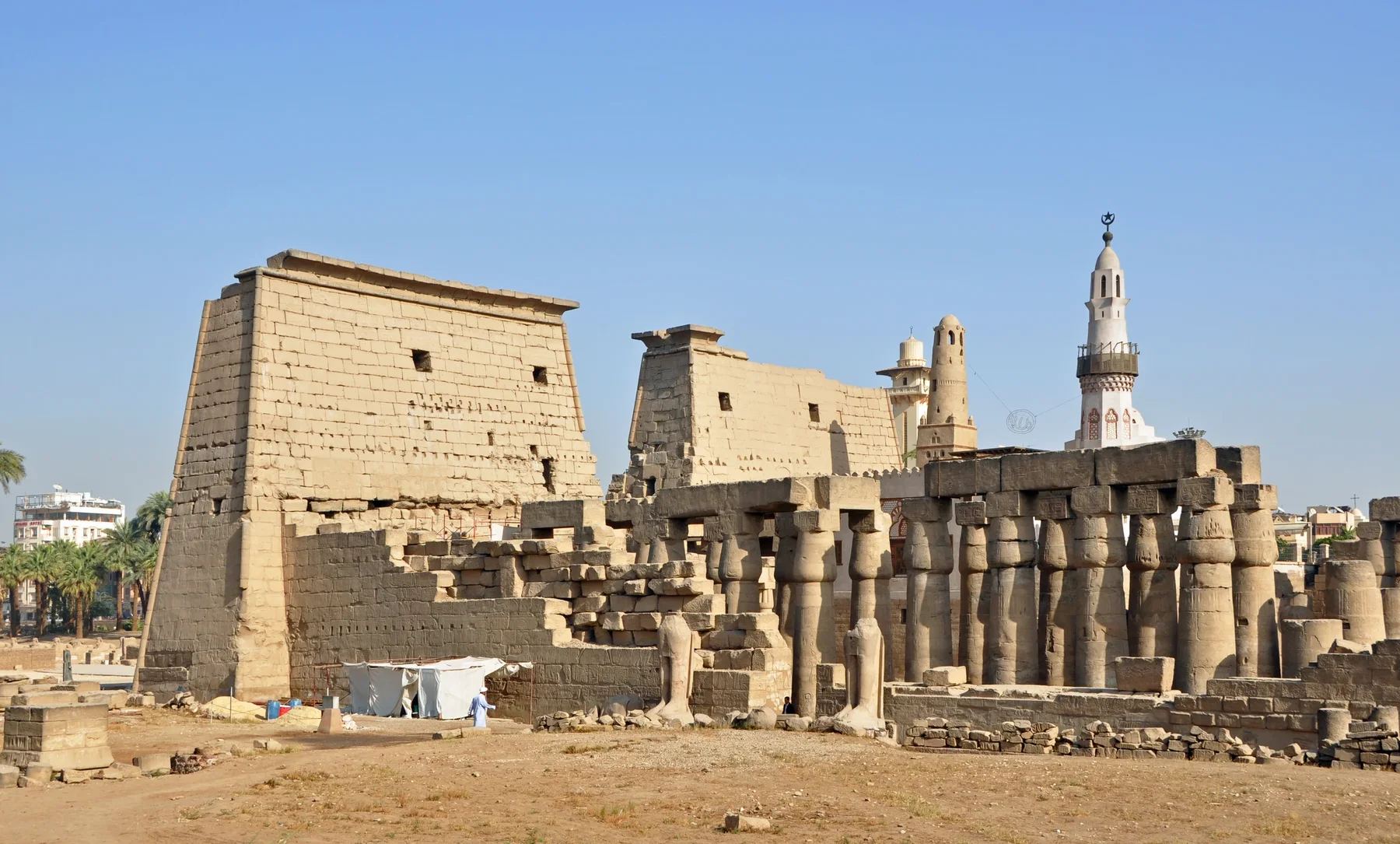 Templo de Luxor, en la orilla oriental del Nilo