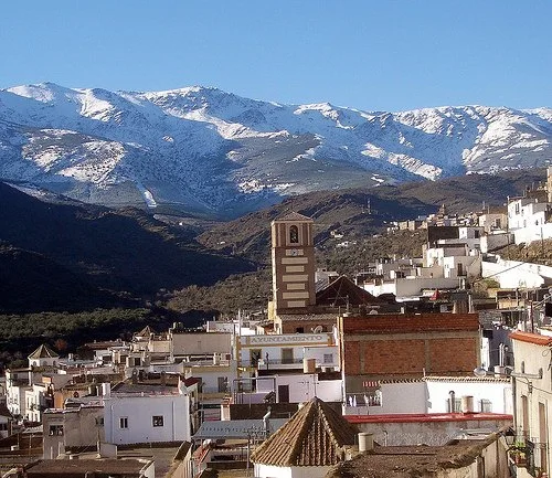 El pueblo de Abla con la Sierra Nevada al fondo / Blog de ABLA en Internet - http://abla.blogia.com