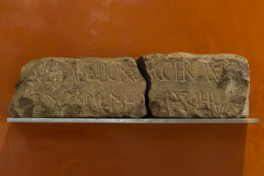 Arquitrabe bilingüe latín-íbero de Sagunto
