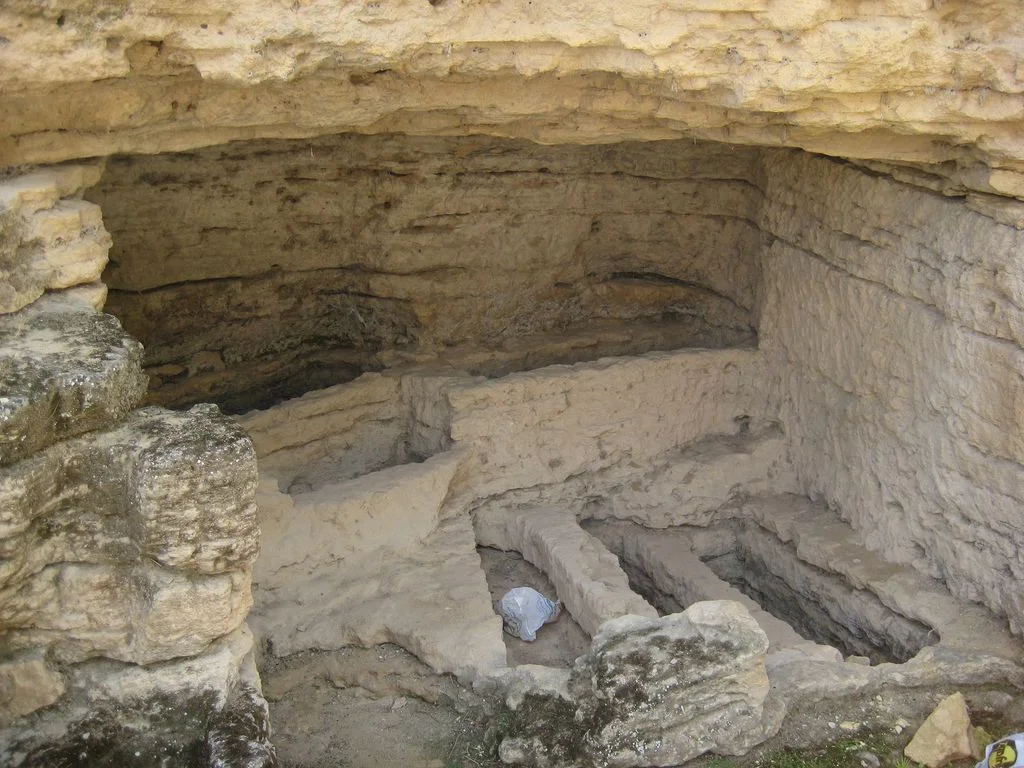 Tumbas romanas talladas en la roca de Osuna