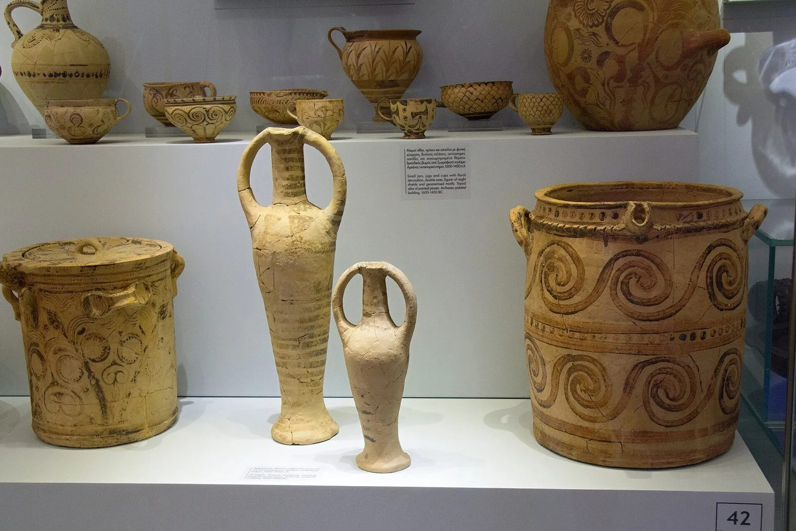 Vasijas minoicas procedentes del palacio de Archanes en el Museo Arqueológico de Heraclión