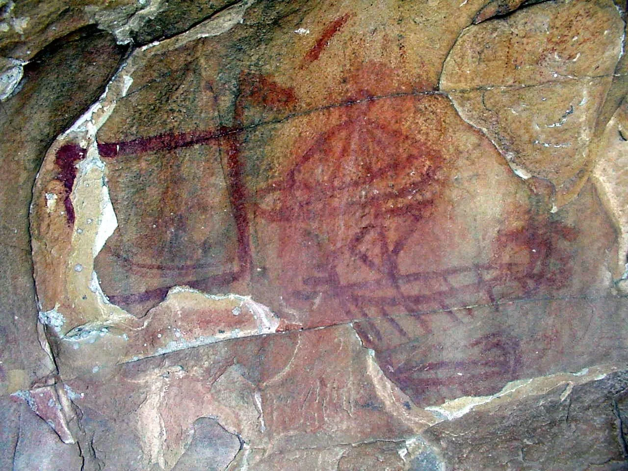 Pinturas de Laja Alta en Jimena de la Frontera, Cádiz, datadas en al menos 6000 años de antigüedad. Fuente: https://lucesenelmar.files.wordpress.com/
