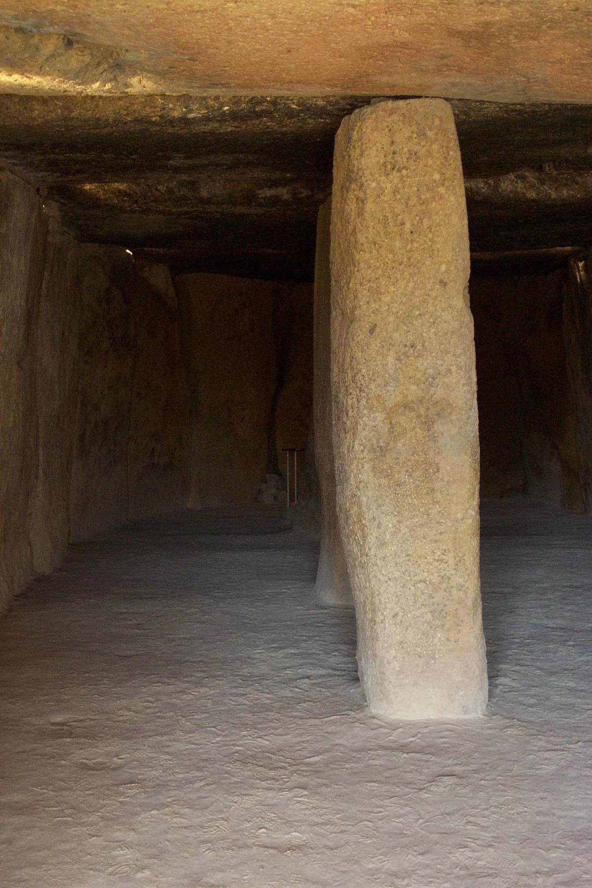 Interior del dolmen de Menga, Antequera