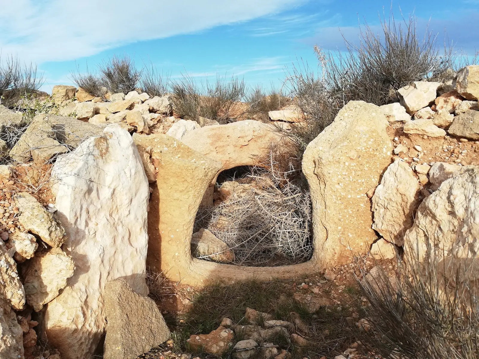 Sepultura tipo tholo en El Barranquete, Níjar - Fuente: Patrimonio Almeriense Pueblo a Pueblo