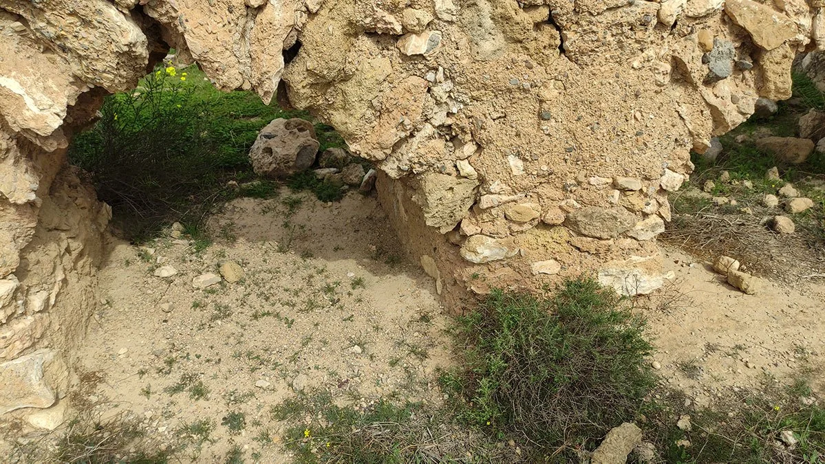 Vista cercana de la arquería de uno de los tramos del acueducto de San Indalecio a su paso por Las Cumbres, Huércal de Almería