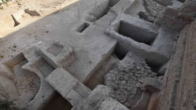 Una imagen de los restos hallados en el solar donde se construye la nueva biblioteca. / EUROPA PRESS - Diario de Sevilla